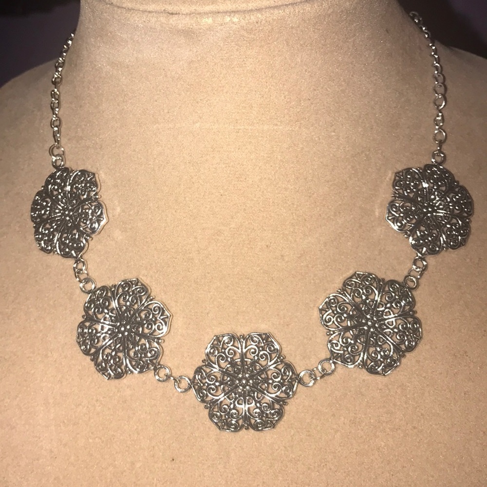 Silver floral rounds set